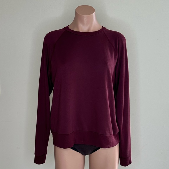Beyond Yoga Raglan Crew Fleece Pullover in Burgundy - Picture 3 of 8